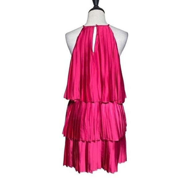 Strut & Bolt Silky Pleated Tiered Summer Dress Size M Barbie Pink - Picture 3 of 5